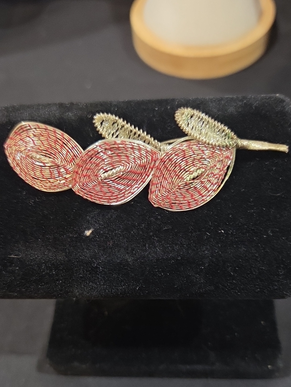 VINTAGE WIRE WRAPPED BROOCH